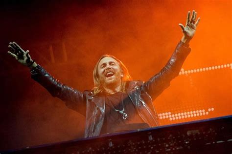 David Guetta w Warszawie: Szeptance w Podziemiach Miasta i Techno-Ekstaza na Stadionie Narodowym!